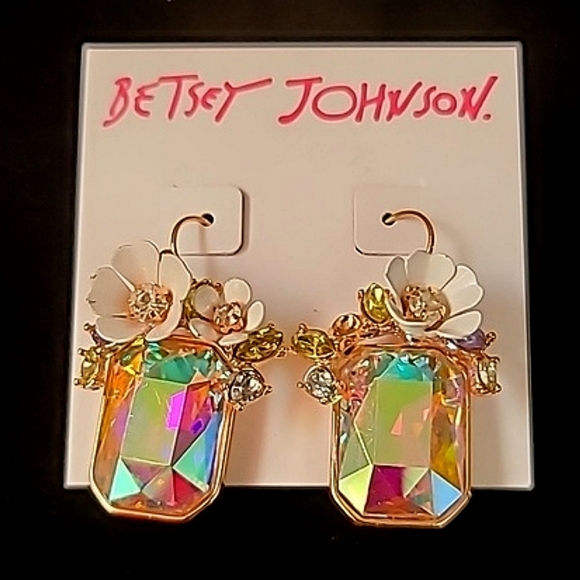 New! BETSEY JOHNSON Opulent Floral Cluster & Crystal Hook Earrings. - Picture 6 of 9